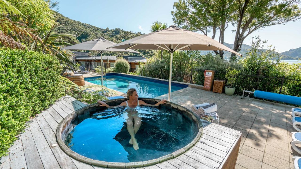 Bay Of Many Coves Hotel Arthur's Bay Exterior foto